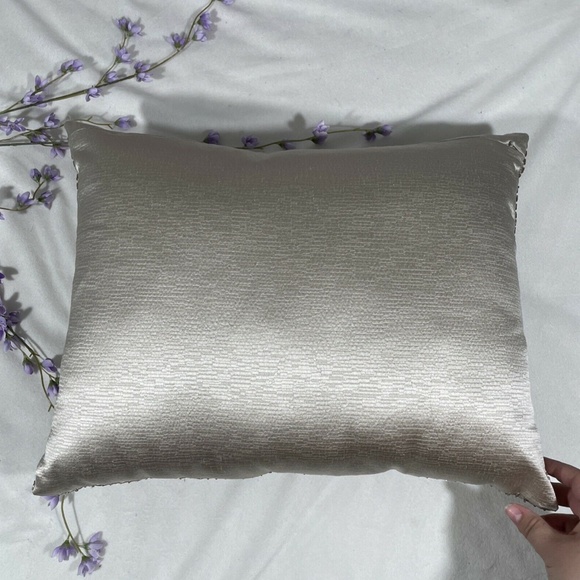 NEW Beaded Decorative Pillow for Hudson‎ Park Connettiva [ 20 X 16 In ] - Picture 6 of 12